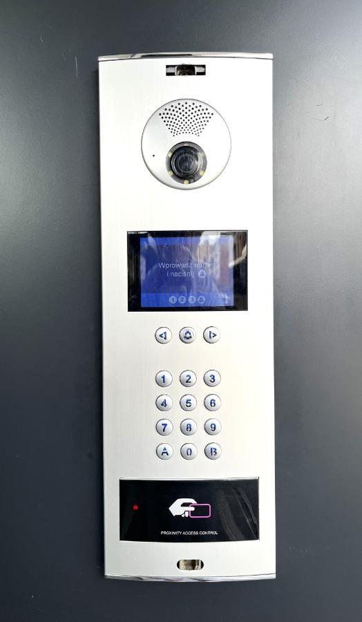 Wyszynskiego Apartment - Self Check-In 20H - Parking &Lift Wroclaw Luaran gambar